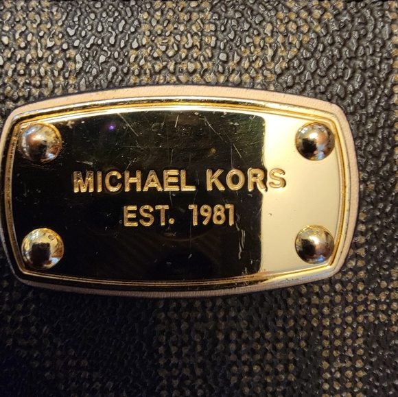 Michael Kors Wallet - Picture 2 of 9